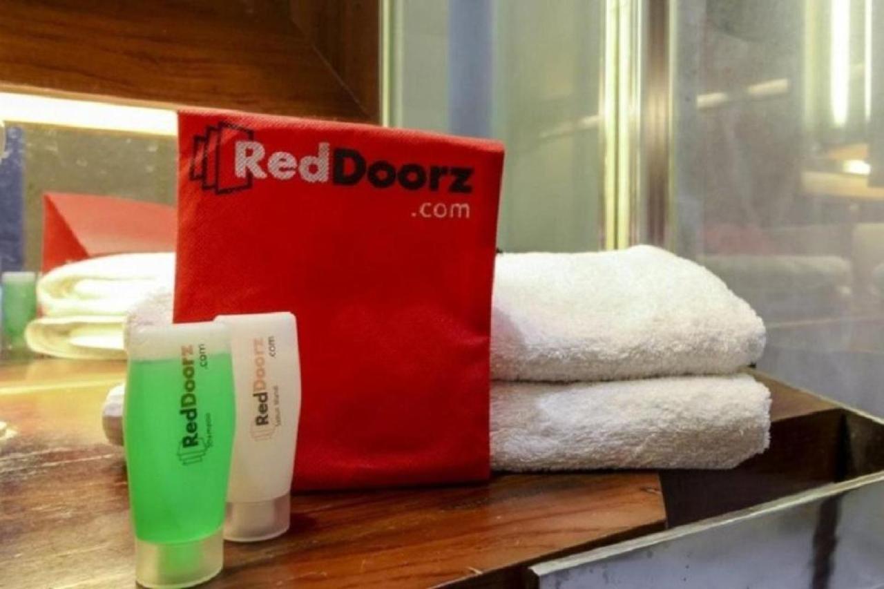 Reddoorz Plus @ Karet Setiabudi Jakarta Exteriör bild